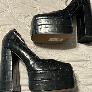 Black Heels Size 6